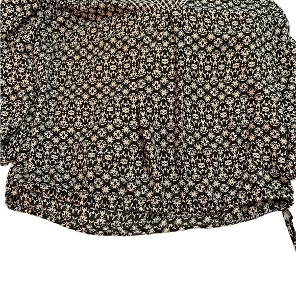 laundry by Shelli Segal Black & White Blouse - Size L, EUC - Picture 5 of 6